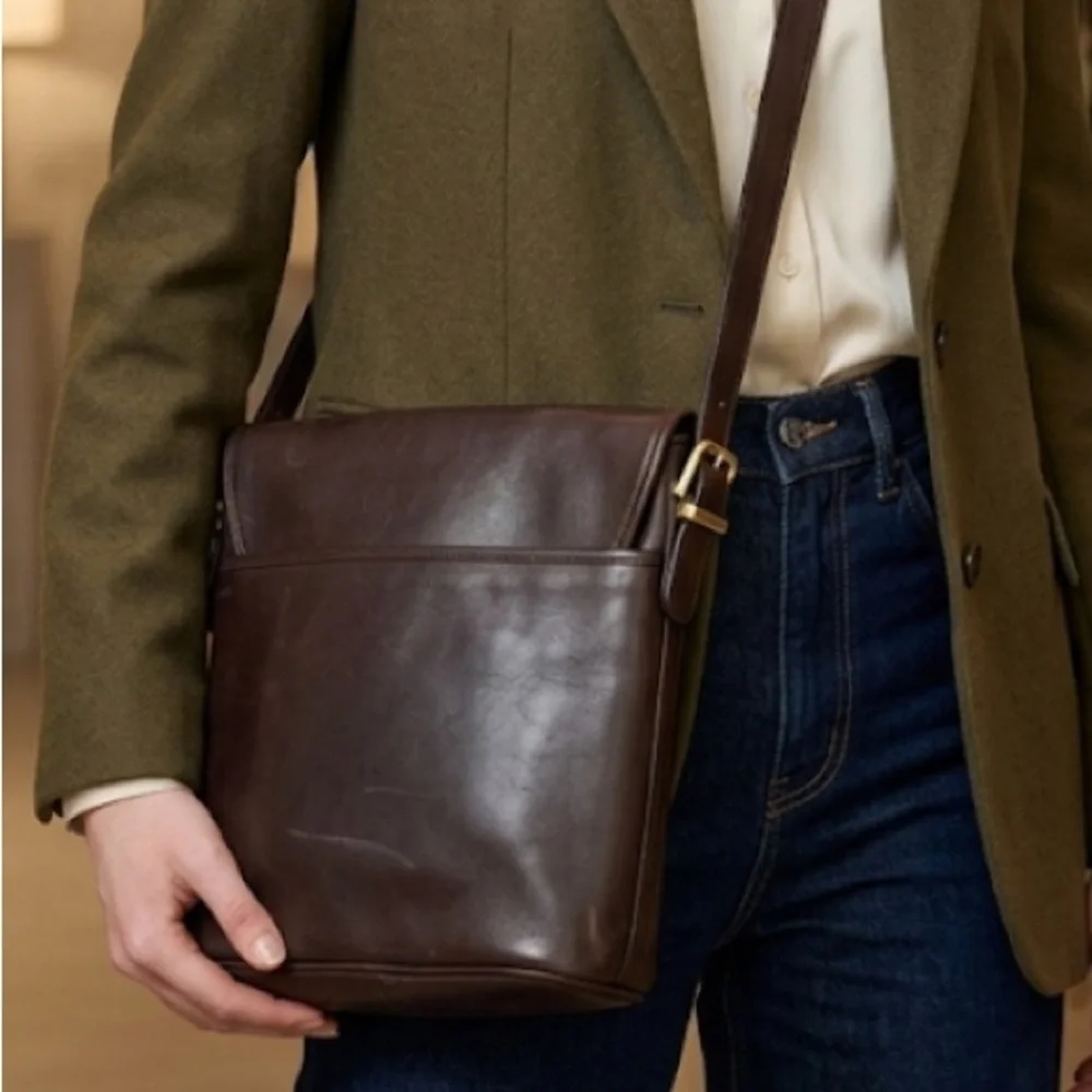 Vintage Sport Coach Dark Brown 90’s Leather Crossbody‎ Bag